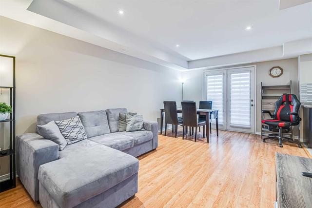 05 - 2563 Sixth Line, Townhouse with 2 bedrooms, 2 bathrooms and 1 parking in Oakville ON | Image 3