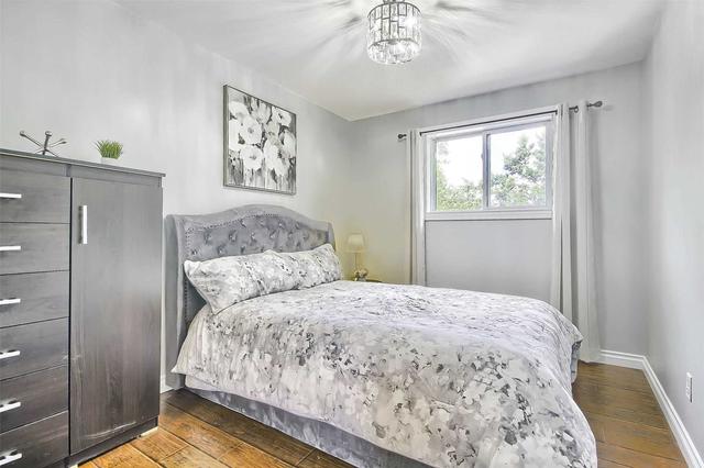 29 Gainsborough Rd, House semidetached with 3 bedrooms, 2 bathrooms and 8 parking in Brampton ON | Image 24