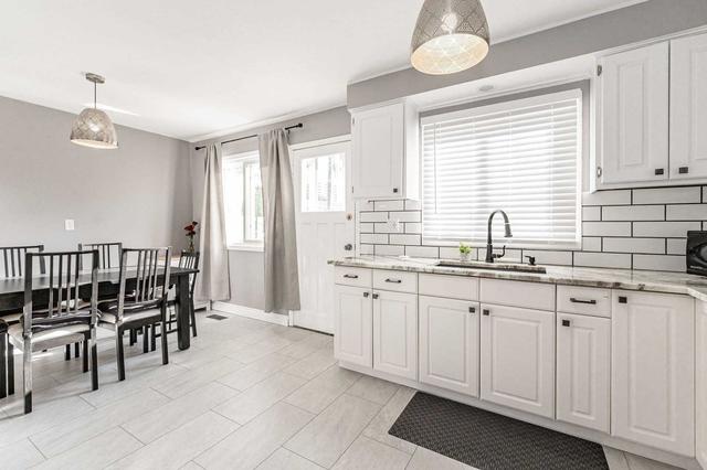 50 Riverdale Dr, Townhouse with 3 bedrooms, 2 bathrooms and 1 parking in Hamilton ON | Image 2