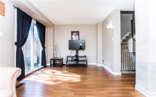 80 Guildford Cres, Townhouse with 3 bedrooms, 2 bathrooms and 1 parking in Brampton ON | Image 5