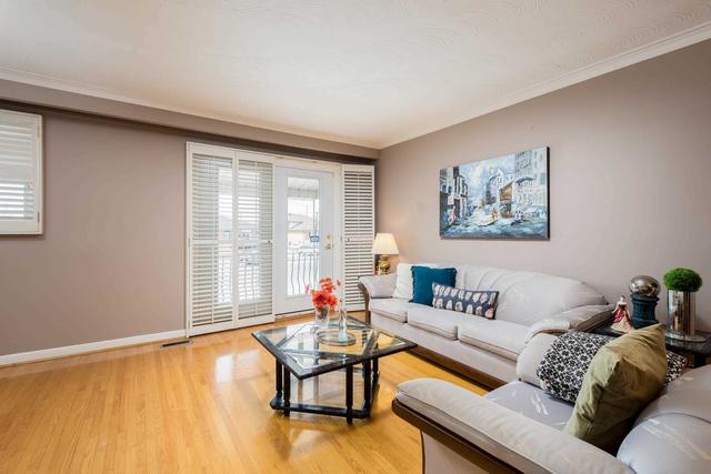 23 Friary Crt, House semidetached with 3 bedrooms, 2 bathrooms and 5 parking in Toronto ON | Image 2