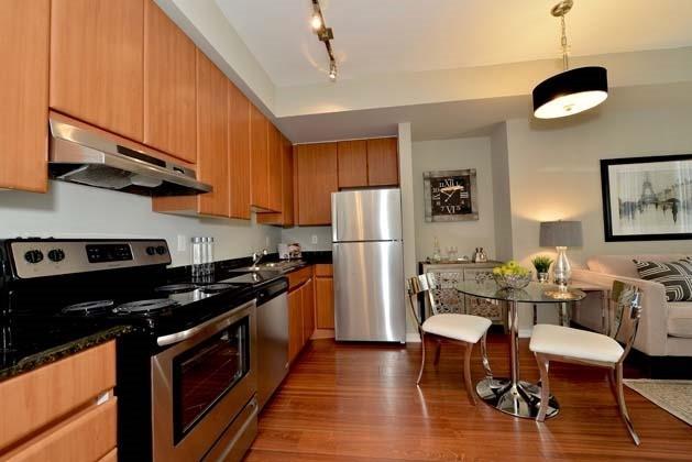 1003 - 30 Canterbury Pl, Condo with 1 bedrooms, 1 bathrooms and 1 parking in Toronto ON | Image 8