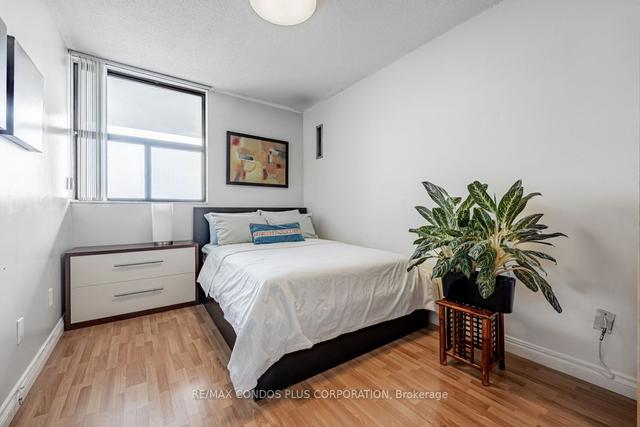 3104 - 10 Tangreen Crt, Condo with 3 bedrooms, 2 bathrooms and 1 parking in Toronto ON | Image 3