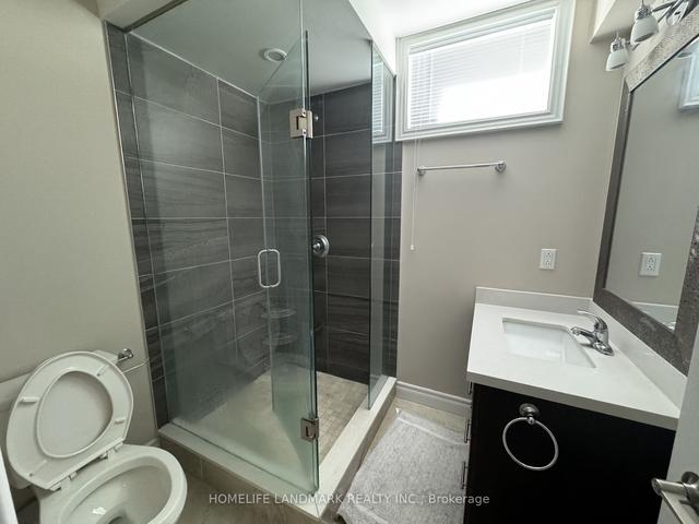 32 Marilake Dr, House detached with 1 bedrooms, 1 bathrooms and 1 parking in Toronto ON | Image 2
