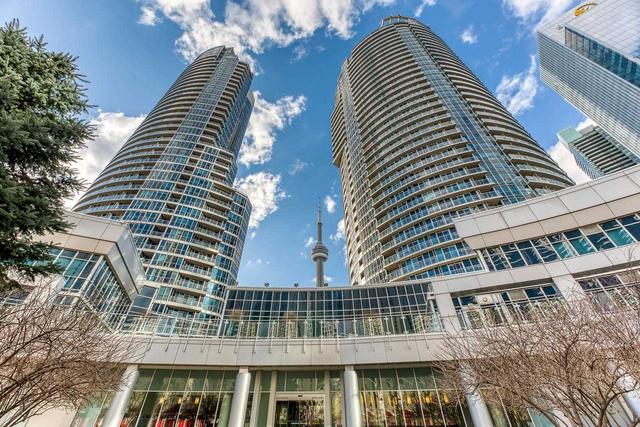 1408 - 208 Queens Quay W, Condo with 1 bedrooms, 1 bathrooms and 1 parking in Toronto ON | Image 1