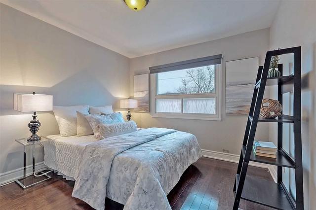 499 Mortimer Ave, House semidetached with 3 bedrooms, 2 bathrooms and 1 parking in Toronto ON | Image 9