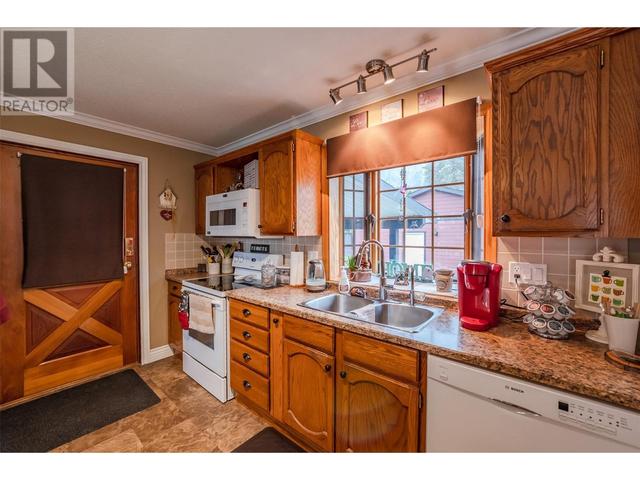 605 11th Avenue, House detached with 2 bedrooms, 1 bathrooms and 2 parking in Keremeos BC | Image 11