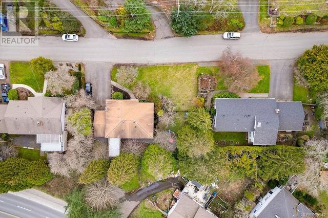 3945 Shorncliffe Rd, House detached with 6 bedrooms, 2 bathrooms and 5 parking in Saanich BC | Image 41