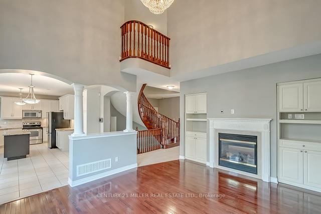 3323 Fox Run Circ, House detached with 4 bedrooms, 4 bathrooms and 6 parking in Oakville ON | Image 2