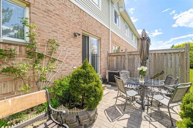 52 Wickstead Crt, Townhouse with 2 bedrooms, 3 bathrooms and 1 parking in Brampton ON | Image 35