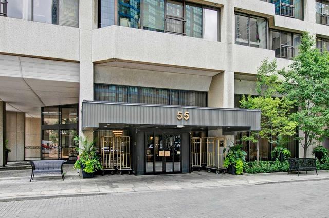 716 - 55 Harbour Sq, Condo with 2 bedrooms, 2 bathrooms and 1 parking in Toronto ON | Image 12