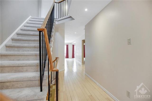 152 Presland Road, Townhouse with 3 bedrooms, 2 bathrooms and 3 parking in Ottawa ON | Image 13