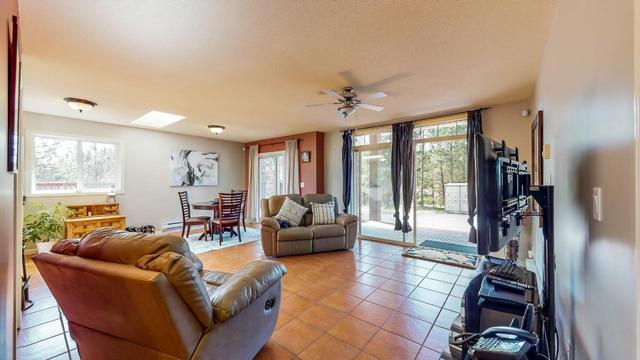 150 Peregrine Court, House detached with 2 bedrooms, 1 bathrooms and 2 parking in Okanagan Similkameen A BC | Image 4