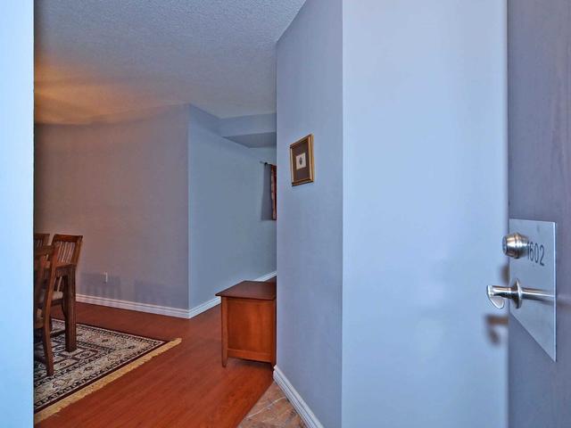 1602 - 30 Greenfield Ave, Condo with 1 bedrooms, 2 bathrooms and 1 parking in Toronto ON | Image 2
