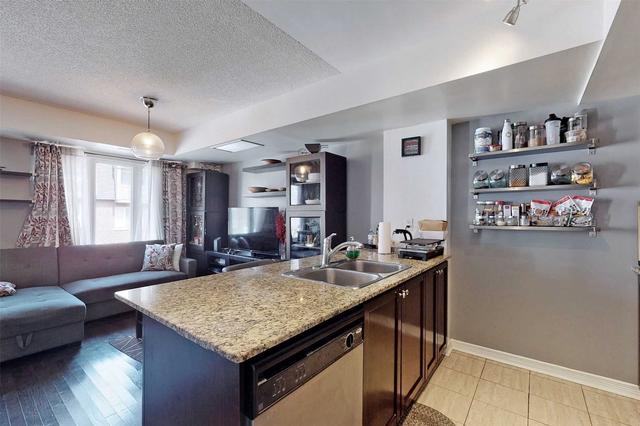 235 - 25 Turntable Cres, Townhouse with 3 bedrooms, 2 bathrooms and 1 parking in Toronto ON | Image 5