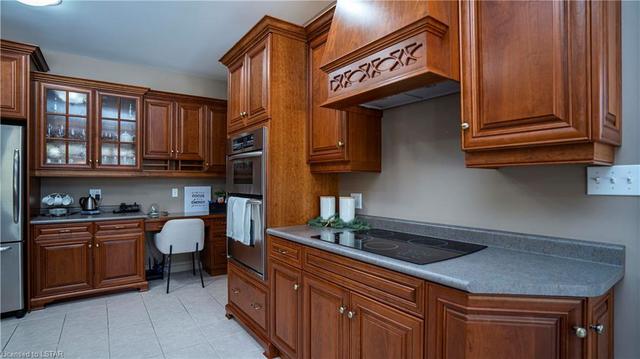 2092 Clarence Street, House detached with 4 bedrooms, 3 bathrooms and null parking in Sarnia ON | Image 10