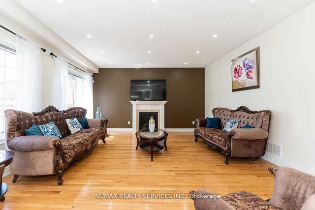 22 Templar St, House detached with 5 bedrooms, 5 bathrooms and 6 parking in Brampton ON | Image 3