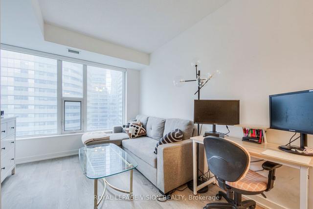 2312 - 10 York St, Condo with 1 bedrooms, 1 bathrooms and 0 parking in Toronto ON | Image 6
