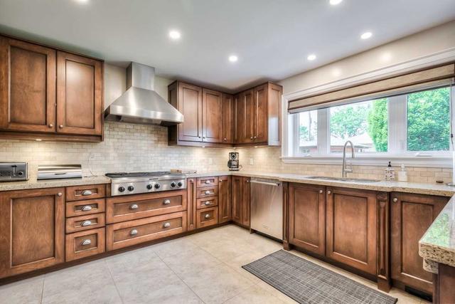 54 Glen Long Ave, House detached with 4 bedrooms, 4 bathrooms and 6 parking in Toronto ON | Image 3