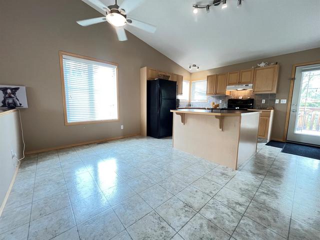 325 Red Crow Boulevard W, House detached with 4 bedrooms, 2 bathrooms and 5 parking in Lethbridge AB | Image 7