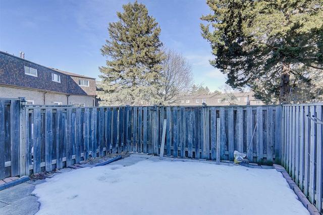 16 Timberbank Blvd, Townhouse with 3 bedrooms, 2 bathrooms and 3 parking in Toronto ON | Image 15