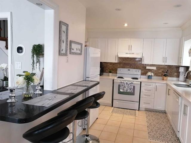 92 Martindale Cres, House detached with 3 bedrooms, 3 bathrooms and 5 parking in Brampton ON | Image 14