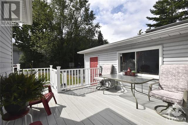 466 Hilson Avenue, House detached with 4 bedrooms, 2 bathrooms and 7 parking in Ottawa ON | Image 28