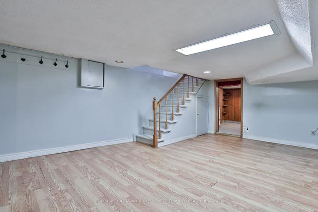 157 St Clarens Ave, House detached with 3 bedrooms, 2 bathrooms and 1 parking in Toronto ON | Image 19
