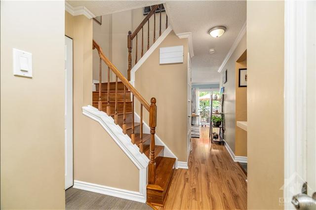 6400 Natalie Way, Townhouse with 3 bedrooms, 3 bathrooms and 2 parking in Ottawa ON | Image 5