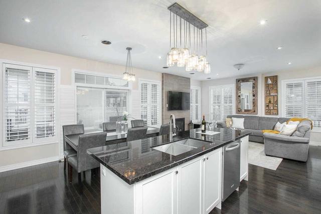 126 Greendale Ave, House detached with 4 bedrooms, 4 bathrooms and 5 parking in Whitchurch Stouffville ON | Image 3