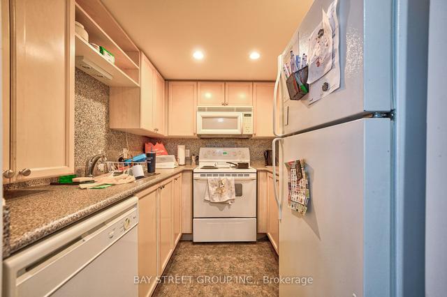 2016 - 8 Park Rd, Condo with 1 bedrooms, 1 bathrooms and 0 parking in Toronto ON | Image 11