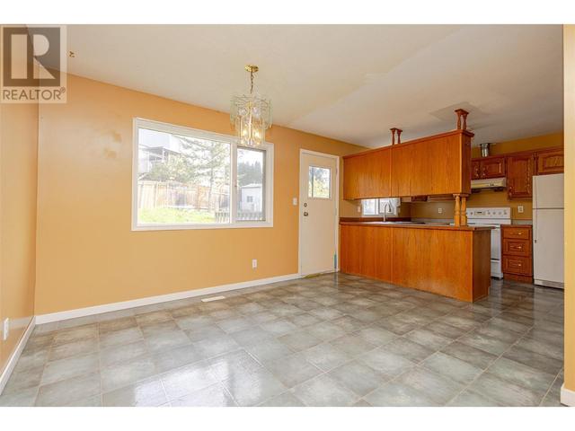 4204 Westview Drive, House detached with 5 bedrooms, 2 bathrooms and 7 parking in Vernon BC | Image 4