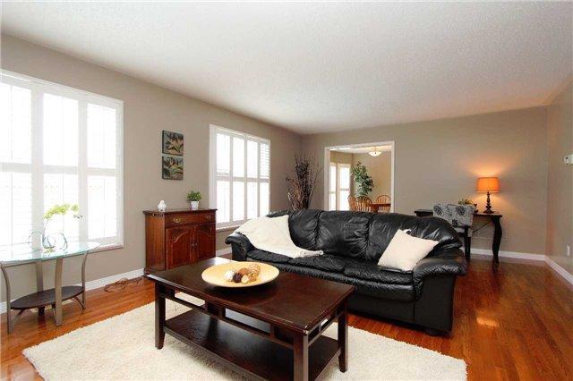 10 Jura Crt, House detached with 4 bedrooms, 3 bathrooms and 4 parking in Clarington ON | Image 10