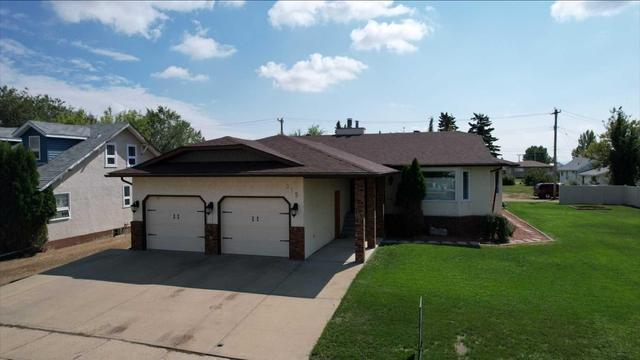 315 5 Avenue W, House detached with 6 bedrooms, 3 bathrooms and 5 parking in Hanna AB | Image 3