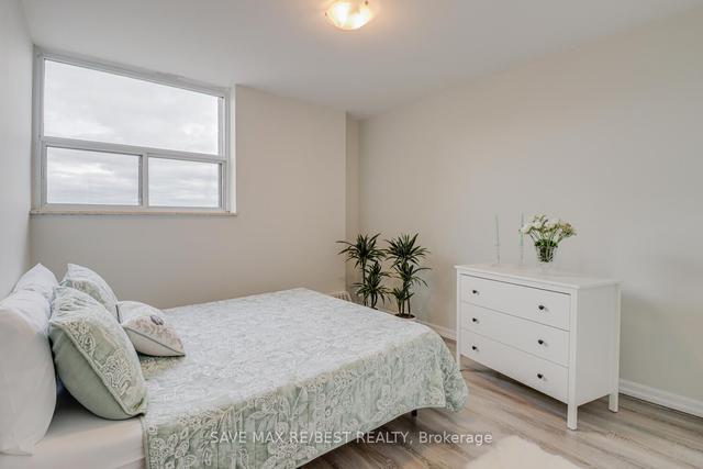 2707 - 380 Dixon Rd, Condo with 3 bedrooms, 2 bathrooms and 1 parking in Toronto ON | Image 9