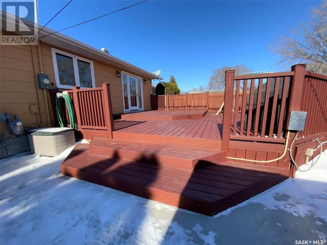 287 4th Street, House detached with 4 bedrooms, 3 bathrooms and null parking in Pilot Butte SK | Image 14