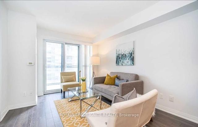 1408 - 30 Meadowglen Pl, Condo with 1 bedrooms, 2 bathrooms and 1 parking in Toronto ON | Image 3