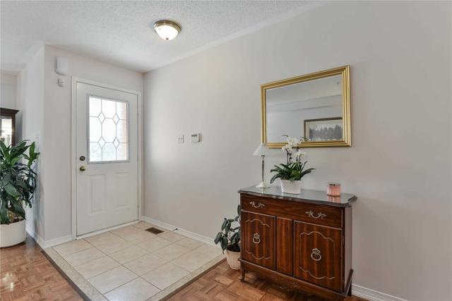 186 Hawkview Blvd, House attached with 3 bedrooms, 3 bathrooms and 3 parking in Vaughan ON | Image 16