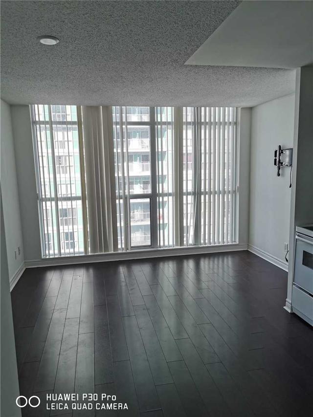1405 - 50 Town Centre Crt, Condo with 0 bedrooms, 1 bathrooms and 0 parking in Toronto ON | Image 2