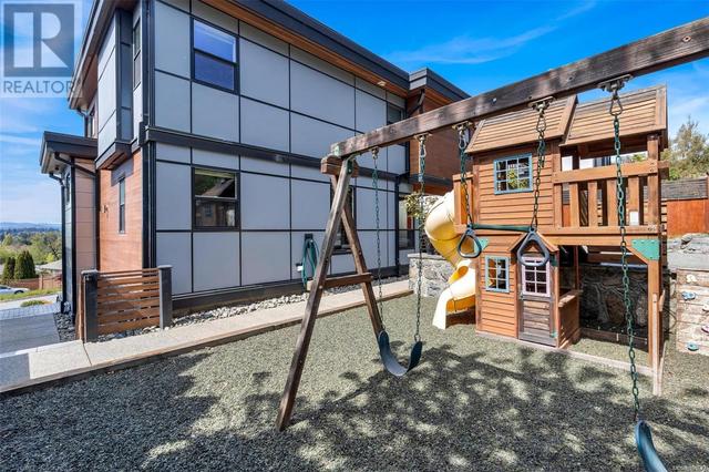 4015 Rainbow St, House detached with 4 bedrooms, 4 bathrooms and 4 parking in Saanich BC | Image 70