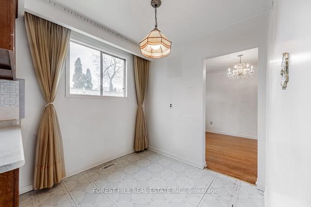 18 Munford Cres, House detached with 4 bedrooms, 2 bathrooms and 2 parking in Toronto ON | Image 2