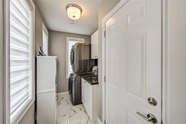 2 Hobart Gdns, House attached with 3 bedrooms, 5 bathrooms and 3 parking in Brampton ON | Image 3