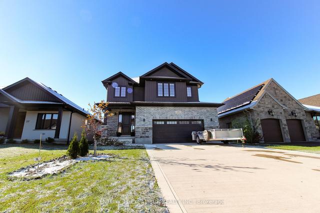 23 Carriage Crossing, House detached with 3 bedrooms, 4 bathrooms and 6 parking in Mapleton ON | Image 1