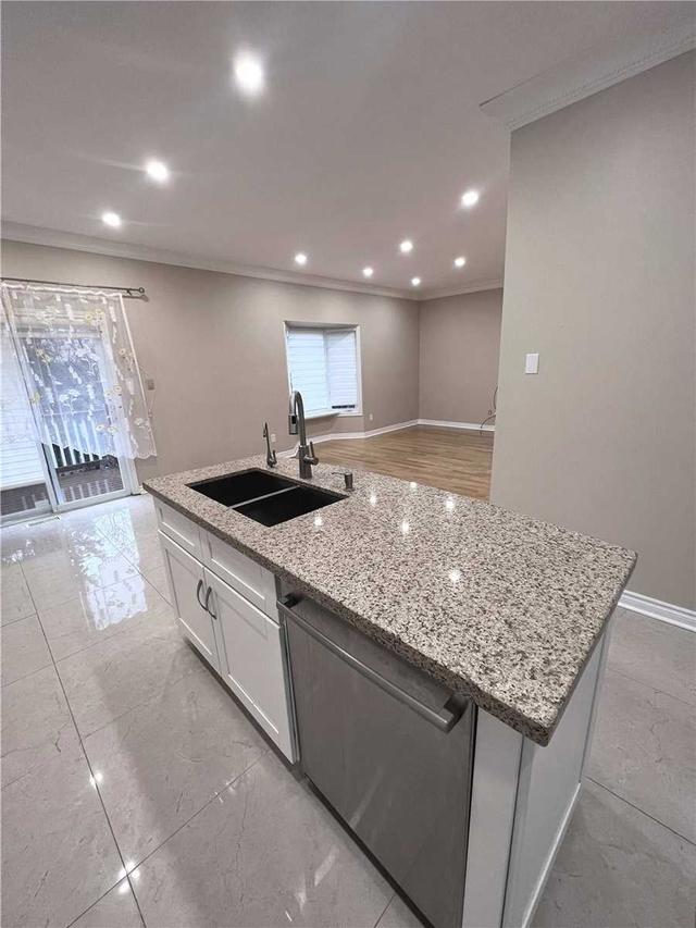 278 Forest Run Blvd, House detached with 3 bedrooms, 3 bathrooms and 6 parking in Vaughan ON | Image 4