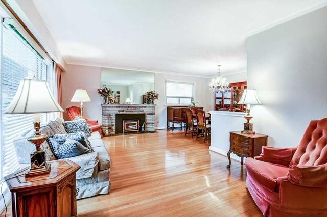 5 Cardigan Rd, House detached with 3 bedrooms, 2 bathrooms and 3 parking in Toronto ON | Image 14