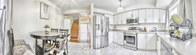 39 Spadina Rd, Townhouse with 4 bedrooms, 3 bathrooms and 2 parking in Brampton ON | Image 5