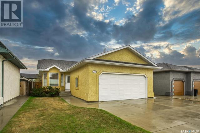 523 Peters Cv, House detached with 3 bedrooms, 2 bathrooms and null parking in Saskatoon SK | Card Image