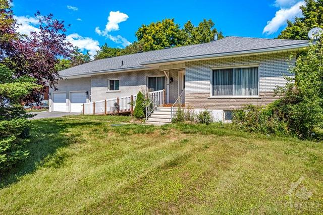 2508 Rideau Ferry Road, House detached with 4 bedrooms, 2 bathrooms and 6 parking in Drummond/North Elmsley ON | Card Image