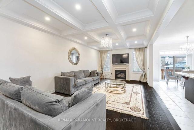 38 Tremblant Cres, House detached with 5 bedrooms, 6 bathrooms and 5 parking in Vaughan ON | Image 2
