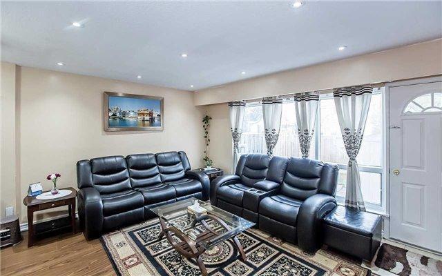 02 - 7440 Goreway Dr, Townhouse with 3 bedrooms, 2 bathrooms and 1 parking in Mississauga ON | Image 3